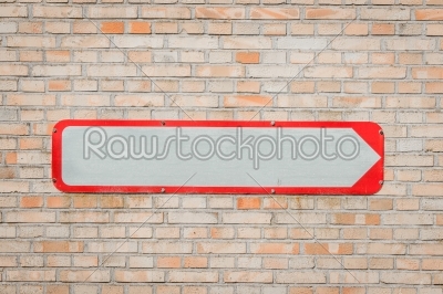Metal sign with an arrow